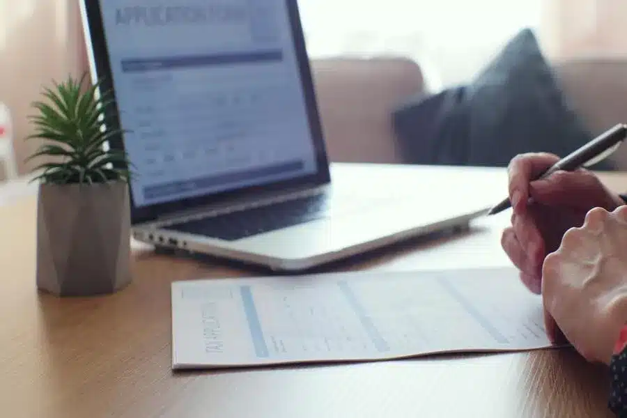 مدارک لازم برای دریافت ویزای بازدید تجاری کانادا