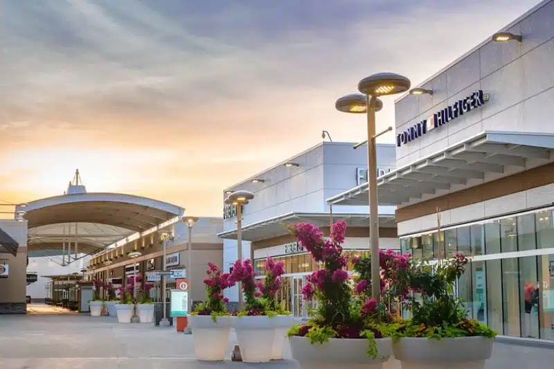 مرکز خرید کانادا در نزدیکی نیاگارا